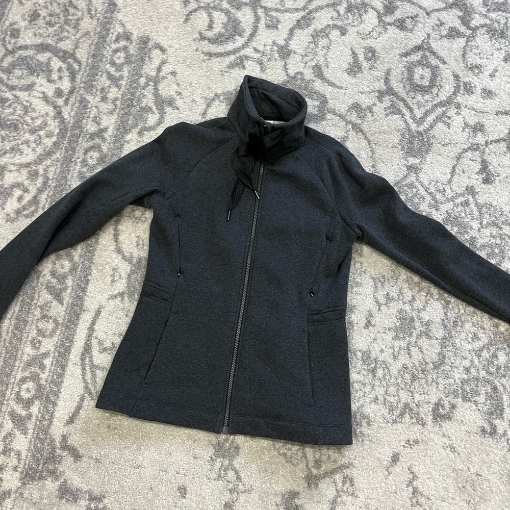 🚨LULULEMON zip up sweatshirt/jacket EUC🚨